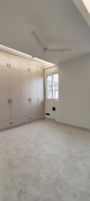 Room in 4 BHK Builder Floor at Emaar MGF Emerald Hills, Sector 65 – for Sale