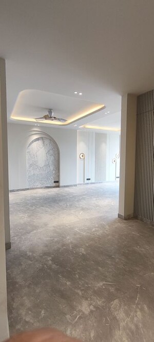 Building Lobby in 4 BHK Builder Floor at Emaar MGF Emerald Hills, Sector 65 – for Sale