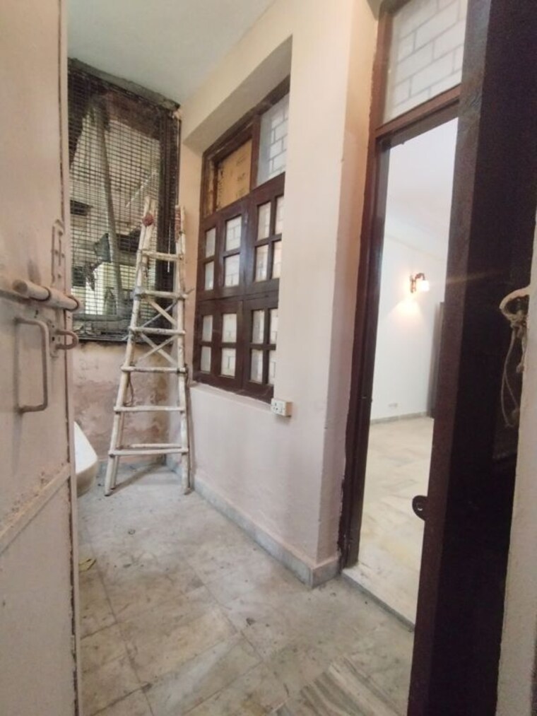 undefined, shivalik colony 3 Bedroom 1800 Sq.Ft. Builder Floor In Shivalik Colony Delhi 9723375