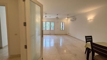 Room in 4 BHK Apartment at Hauz Khas – for Rent