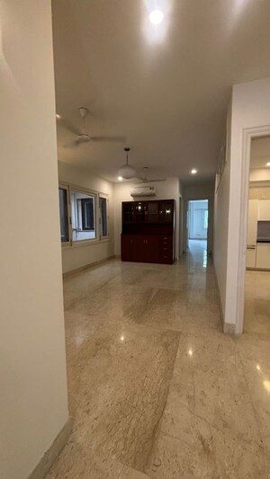 Room in 4 BHK Apartment at Hauz Khas – for Rent