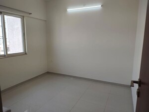 Room in 1 BHK Apartment at Omkar Signet, Malad East – for Rent
