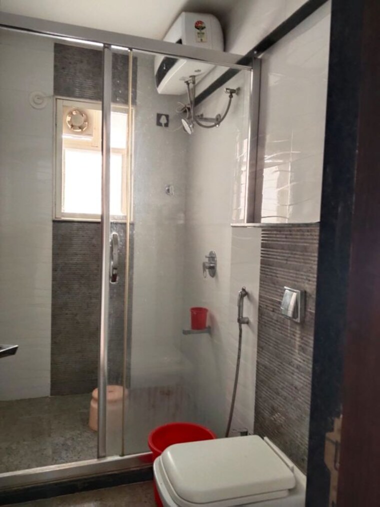 Bathroom, goel-ganga-liviano 3 Bedroom 1369 Sq.Ft. Apartment In Kharadi Pune 9723339