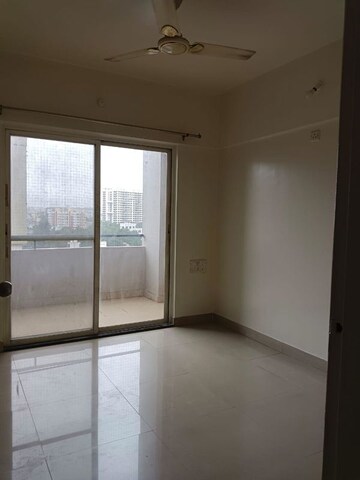 Room in 2 BHK Apartment at Colonnade Apartment, Kharadi – for Rent