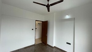 Room in 3 BHK Apartment at Shroff Aureta, Koregaon Park Annexe – for Rent