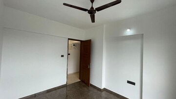 Room in 3 BHK Apartment at Shroff Aureta, Koregaon Park Annexe – for Rent