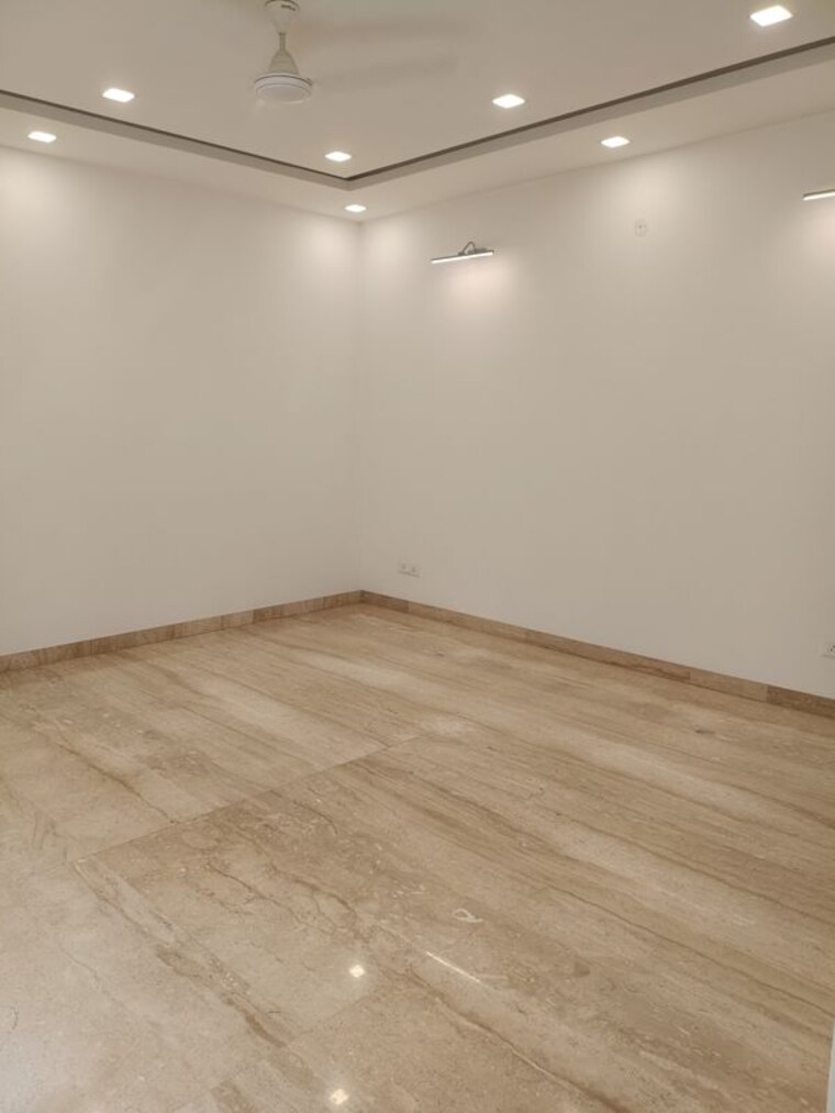 Room, maharani bagh 6+ Bedroom 800 Sq.Yd. Independent House In Maharani Bagh Delhi 9723329