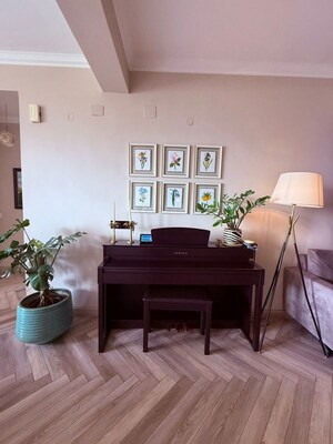 Living Room in 3 BHK Builder Floor at Ardee City, Sector 52 – for Rent