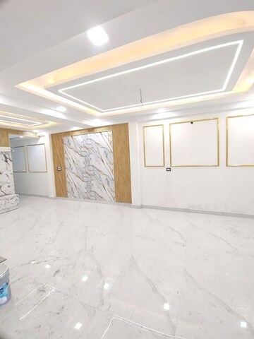 Room in 3 BHK Builder Floor at Gms Road – for Sale