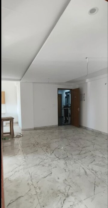 Room in 4 BHK Builder Floor at Heritage Homes, Sector 9 – for Rent