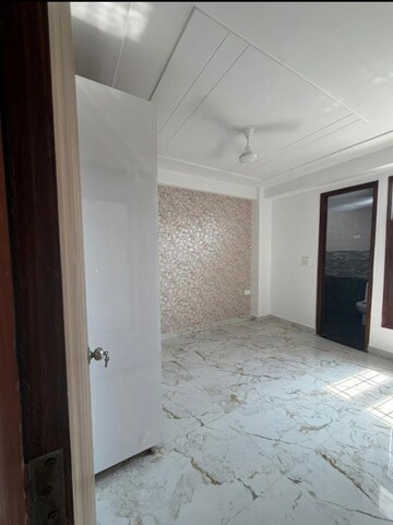 Room in 4 BHK Builder Floor at Heritage Homes, Sector 9 – for Rent