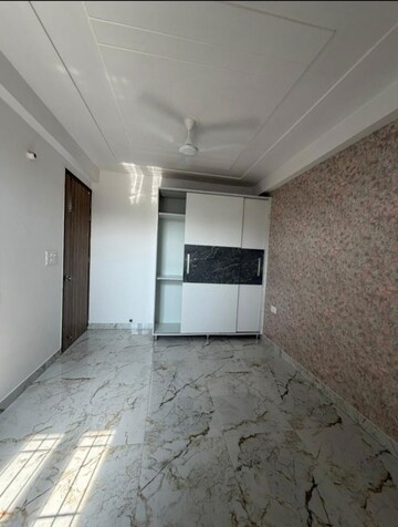 Room in 4 BHK Builder Floor at Heritage Homes, Sector 9 – for Rent