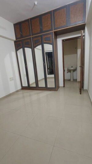 Room in 3 BHK Apartment at Neelkanth Palms, Kapur Bawdi – for Rent