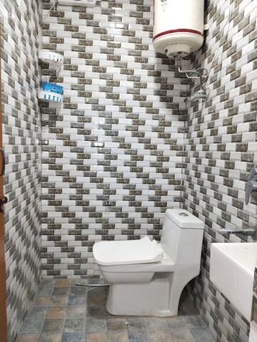 Team Area in 2 BHK Apartment at Khirki Extension – for Rent