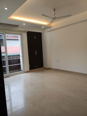 Room in 5 BHK Independent House at Maharani Bagh – for Sale