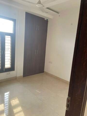Room in 3 BHK Builder Floor at Fidato Honour Homes, Sector 89 – for Rent