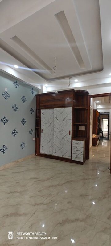 Room in 2 BHK Builder Floor at Sector 73 – for Sale