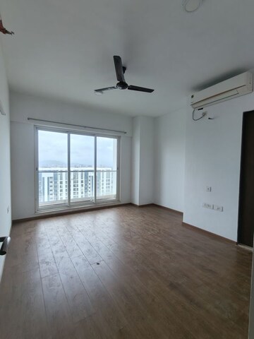 Master Bedroom in 3 BHK Apartment at Sheth Avalon, Laxmi Nagar – for Rent