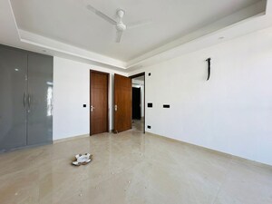 Room in 3 BHK Builder Floor at Saket – for Rent