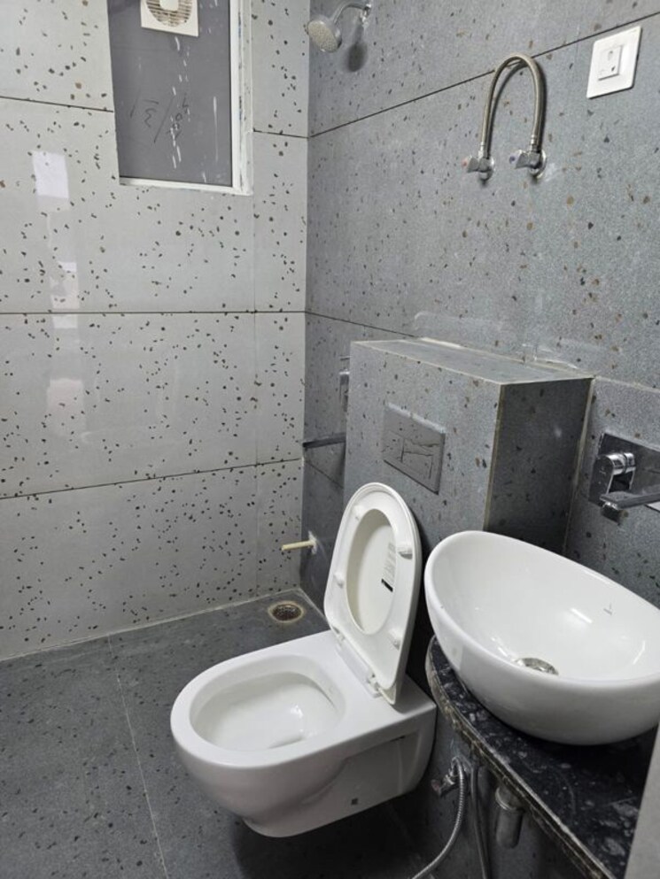 Bathroom, sector 40 3 Bedroom 180 Sq.Yd. Builder Floor In Sector 40 Panipat 9723567