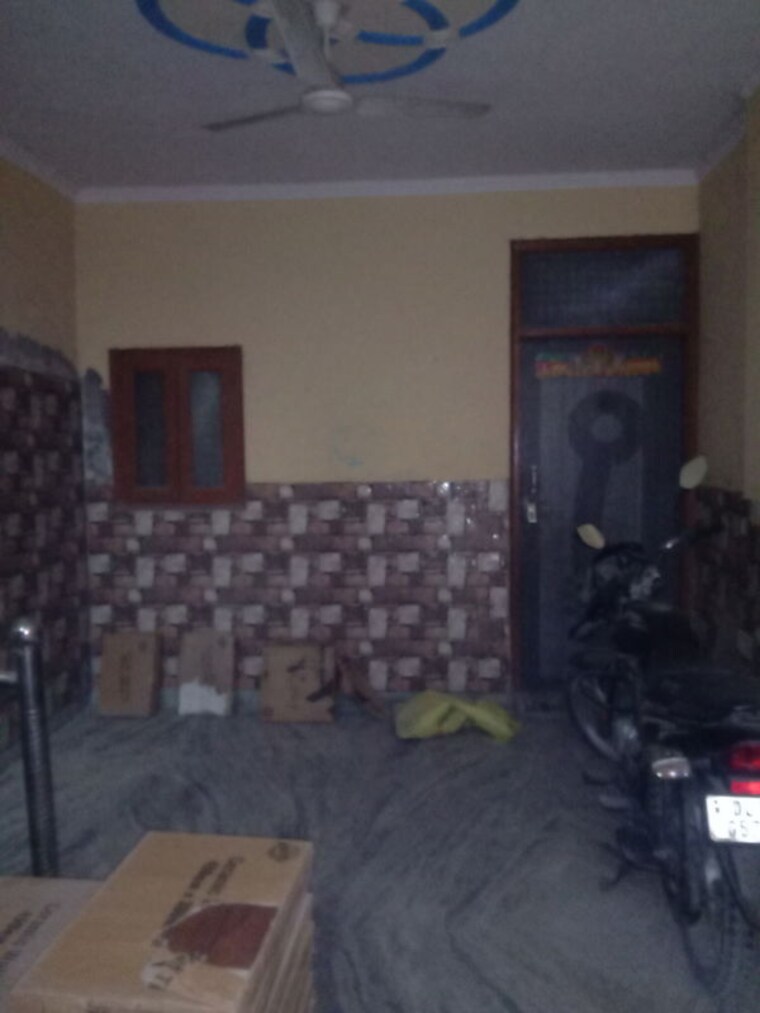  Parking, dwarka mor 2 Bedroom 450 Sq.Ft. Independent House In Dwarka Mor Delhi 9723593