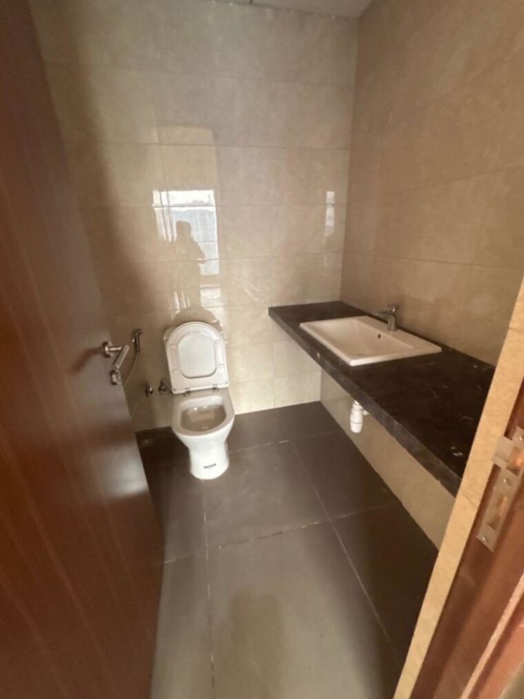 Bathroom, kalpataru-vista 4 Bedroom 3938 Sq.Ft. Apartment In Sector 128 Noida 9723603
