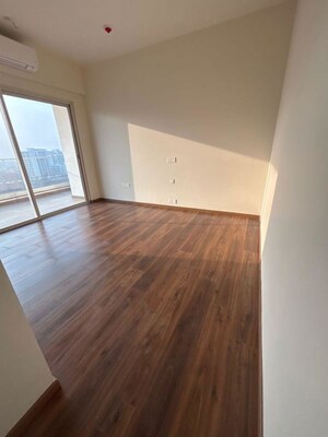 Room in 4 BHK Apartment at Kalpataru Vista, Sector 128 – for Rent