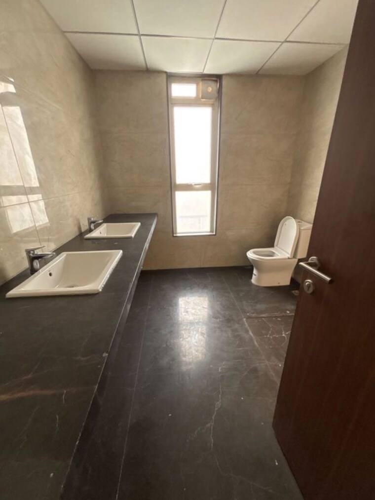 Bathroom, kalpataru-vista 4 Bedroom 3938 Sq.Ft. Apartment In Sector 128 Noida 9723603