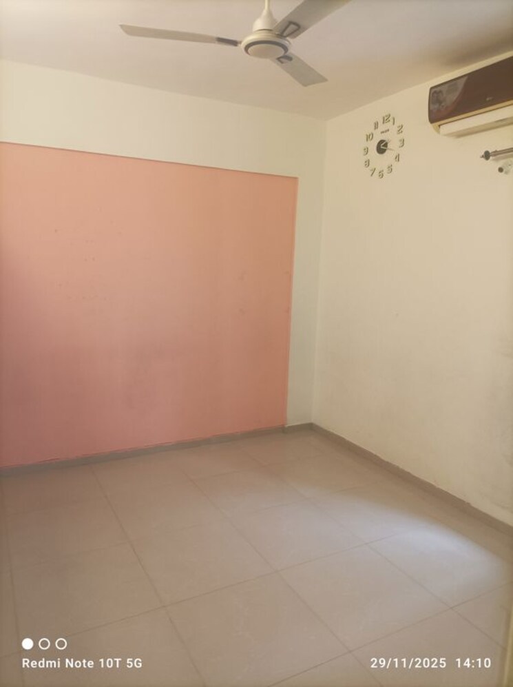 Room, akurdi 3 Bedroom 1300 Sq.Ft. Apartment In Akurdi Pune 9723613