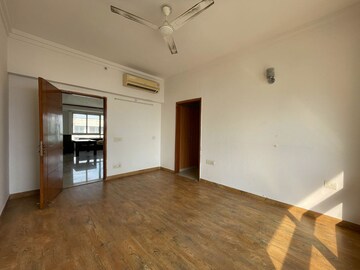 Room in 4 BHK Apartment at Jaypee Imperial Court, Sector 128 – for Rent