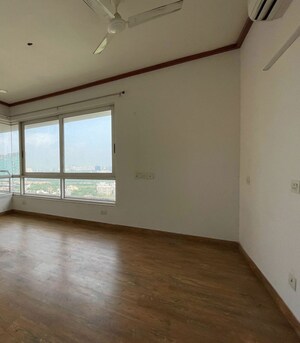 Room in 4 BHK Apartment at Jaypee Imperial Court, Sector 128 – for Rent