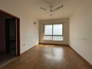 Room in 4 BHK Apartment at Jaypee Imperial Court, Sector 128 – for Rent