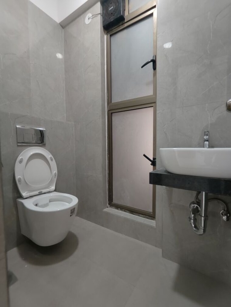 Bathroom, raymond-ten-x-habitat 1 Bedroom 418 Sq.Ft. Apartment In Pokhran Road No Two Thane 9723623