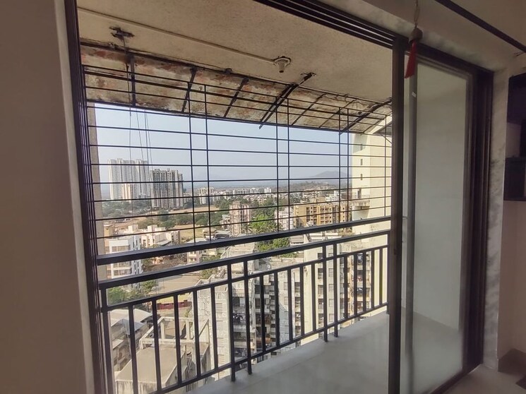 Balcony, horizon-height 1 Bedroom 450 Sq.Ft. Apartment In Kasarvadavali Thane 9723625