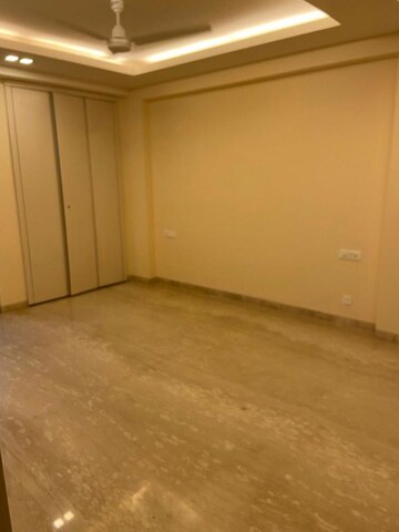 Room in 4 BHK Apartment at Greater Kailash I – for Rent