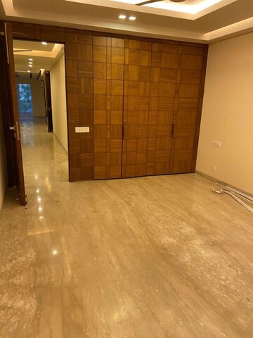 Room in 4 BHK Apartment at Greater Kailash I – for Rent