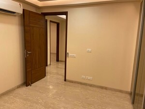 Room in 4 BHK Apartment at Greater Kailash I – for Rent