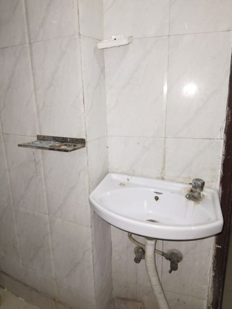 Bathroom, khirki extension 2 Bedroom 800 Sq.Ft. Apartment In Khirki Extension Delhi 9723652
