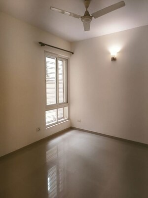 Room in 2.5 BHK Apartment at Emaar MGF Emerald Hills, Sector 65 – for Sale