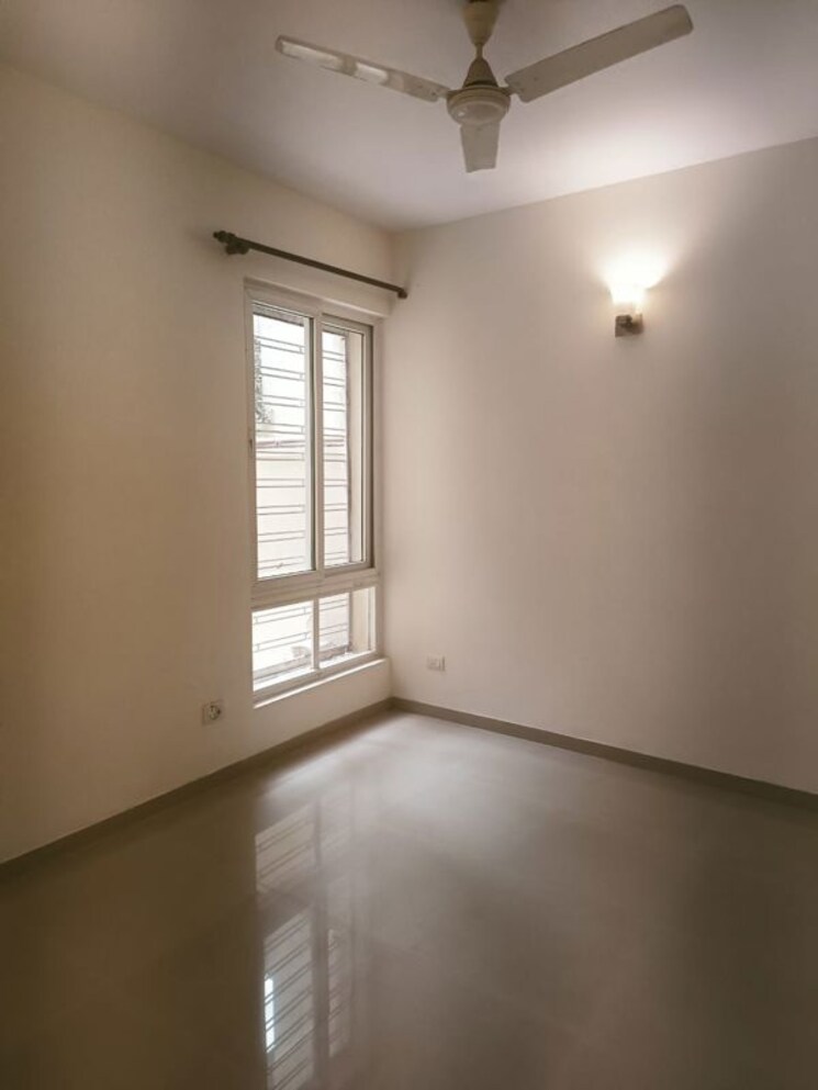 Room, emaar-mgf-emerald-hills 2.5 Bedroom 1500 Sq.Ft. Apartment In Sector 65 Gurgaon 9723647