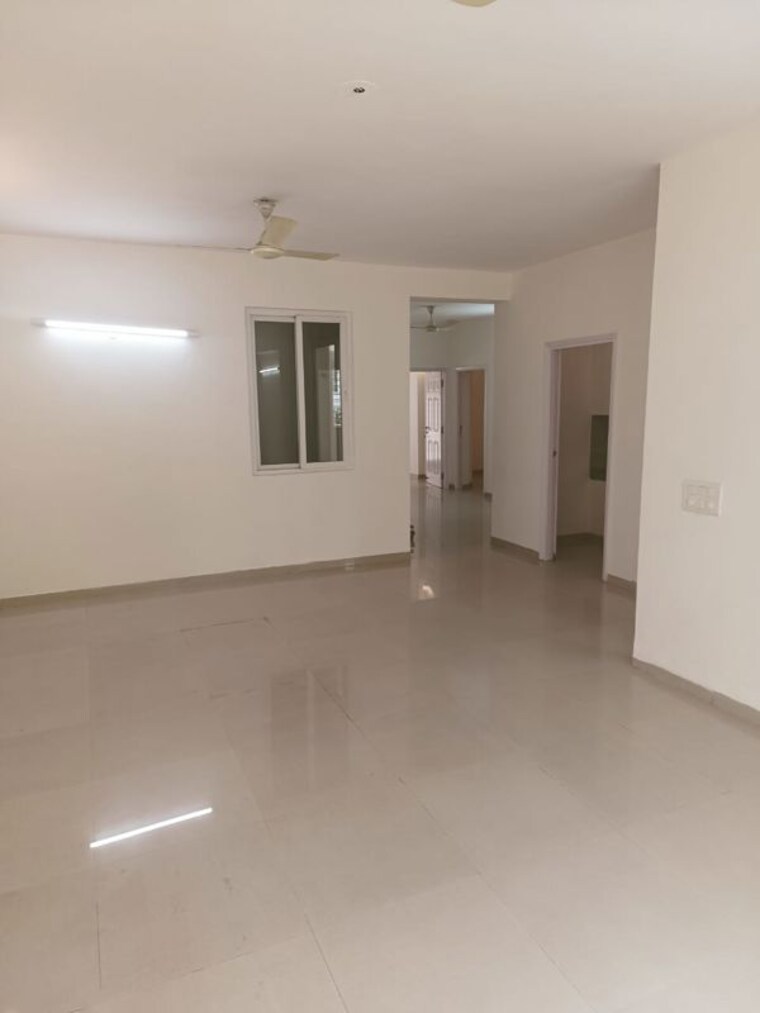 Room, emaar-mgf-emerald-hills 2.5 Bedroom 1500 Sq.Ft. Apartment In Sector 65 Gurgaon 9723647