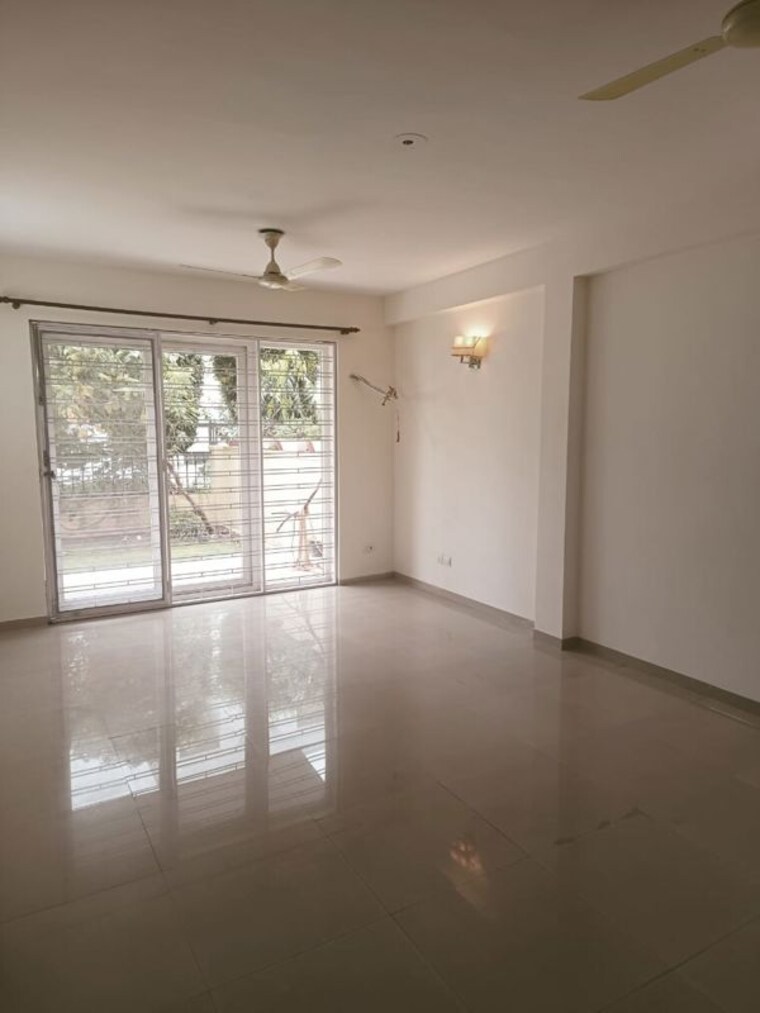 Room, emaar-mgf-emerald-hills 2.5 Bedroom 1500 Sq.Ft. Apartment In Sector 65 Gurgaon 9723647