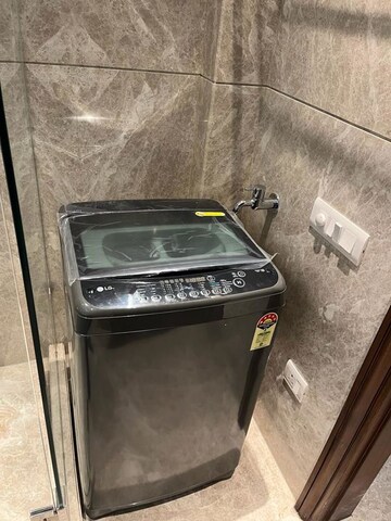 Furnished Amenities in 3 BHK Apartment at Sarvapriya Vihar – for Rent