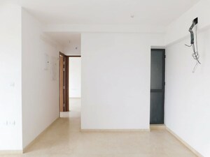 Room in 3 BHK Apartment at Shapoorji Pallonji Vicinia, Powai – for Rent