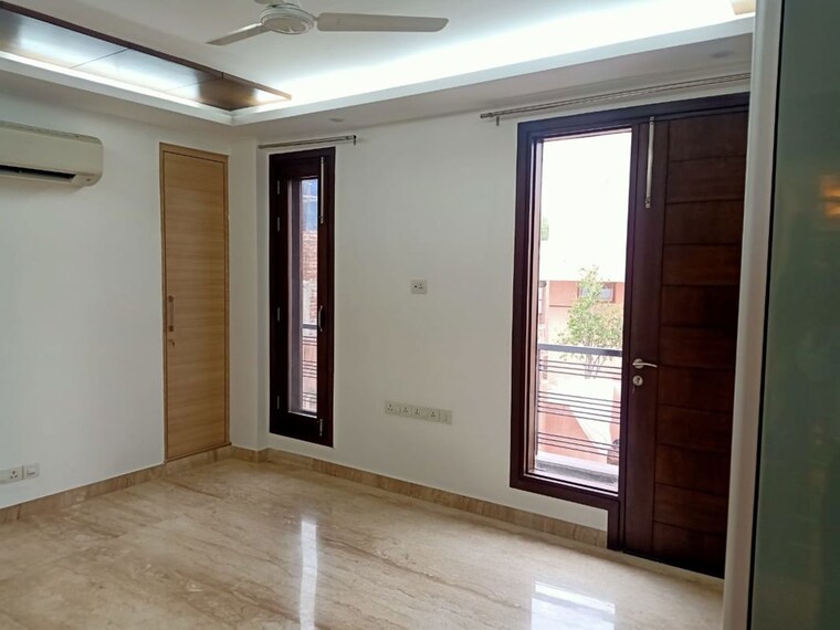 Room, safdarjung development area 4 Bedroom 3000 Sq.Ft. Apartment In Safdarjung Development Area Delhi 9723673