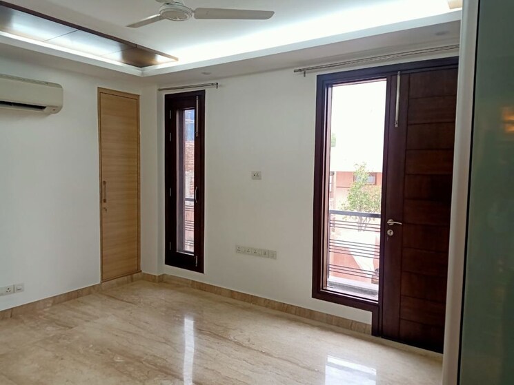 Room, safdarjung development area 4 Bedroom 3000 Sq.Ft. Apartment In Safdarjung Development Area Delhi 9723673