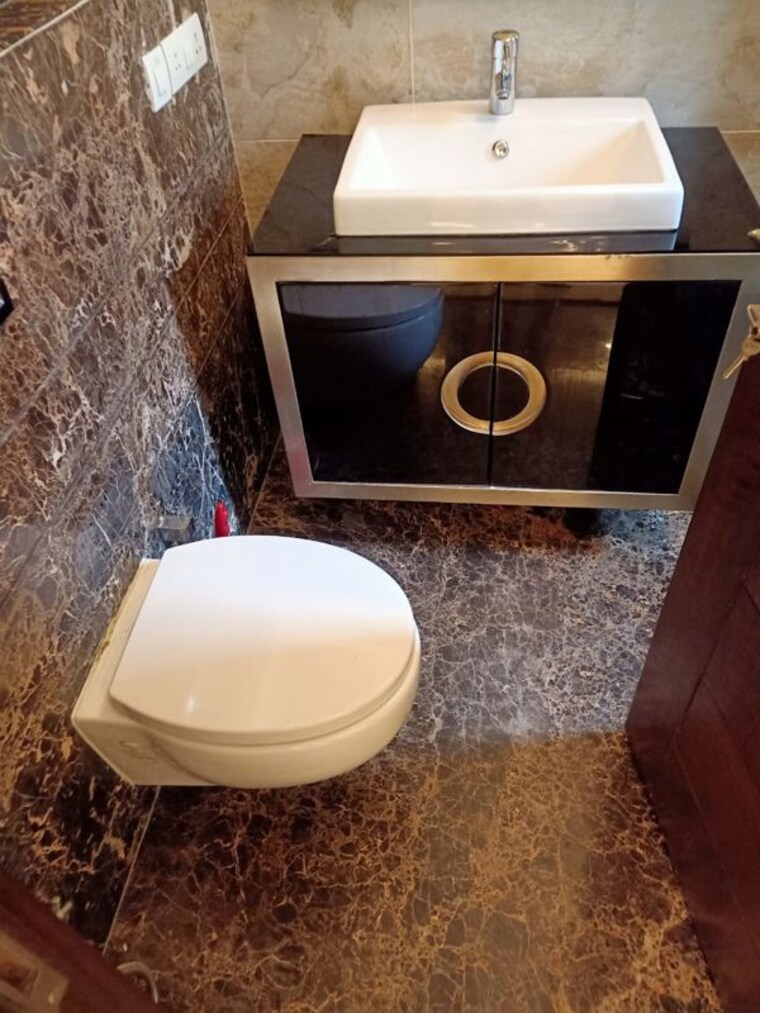 Bathroom, safdarjung development area 4 Bedroom 3000 Sq.Ft. Apartment In Safdarjung Development Area Delhi 9723673