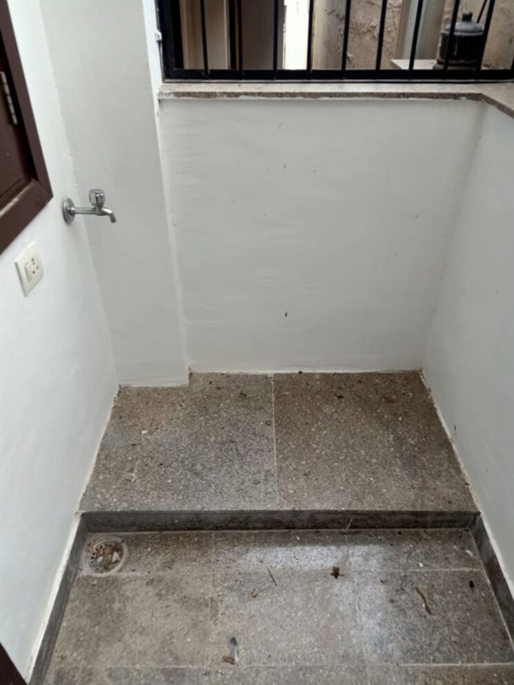 Balcony, safdarjung development area 4 Bedroom 3000 Sq.Ft. Apartment In Safdarjung Development Area Delhi 9723673