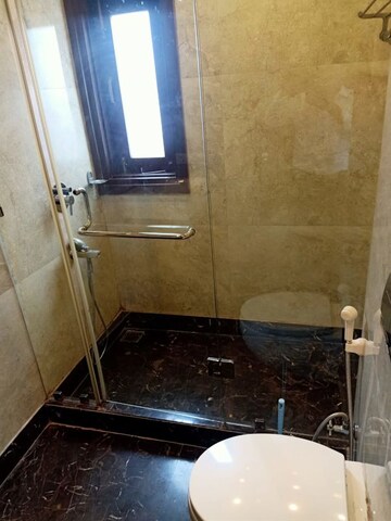 Furnished Amenities in 4 BHK Apartment at Safdarjung Development Area – for Rent