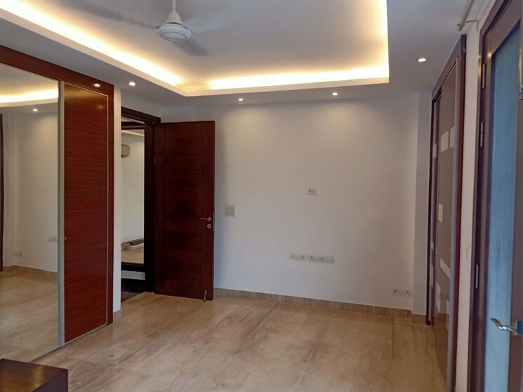 Room, safdarjung development area 4 Bedroom 3000 Sq.Ft. Apartment In Safdarjung Development Area Delhi 9723673